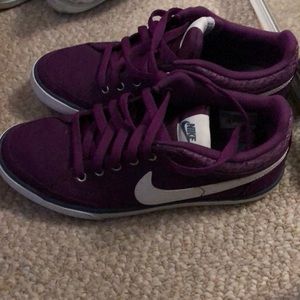 Women’s Nike sneaker